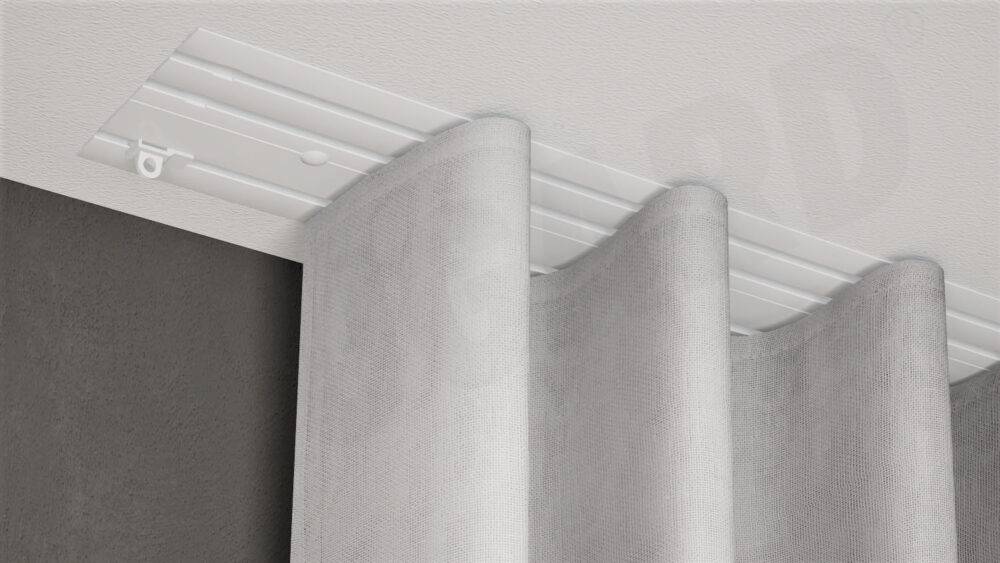 Weiße 3-läufige Unterputz-Gardinenschiene Modell 581 mit mehrlagigem Vorhangsystem, flächenbündig in die Decke integriert.